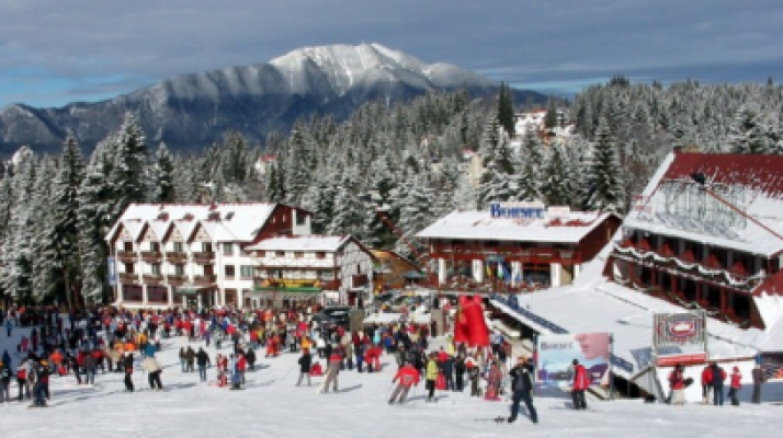 Mii de turişti se află pe Valea Prahovei. Condiţii excelente pentru sporturile de iarnă